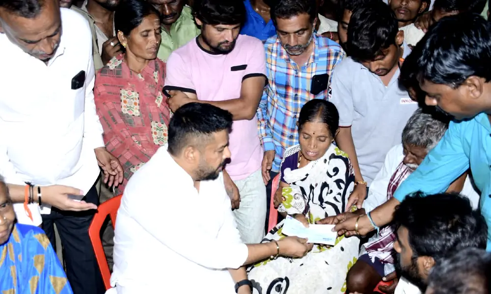 Minister Nagendra distributed checks at sanganakallu