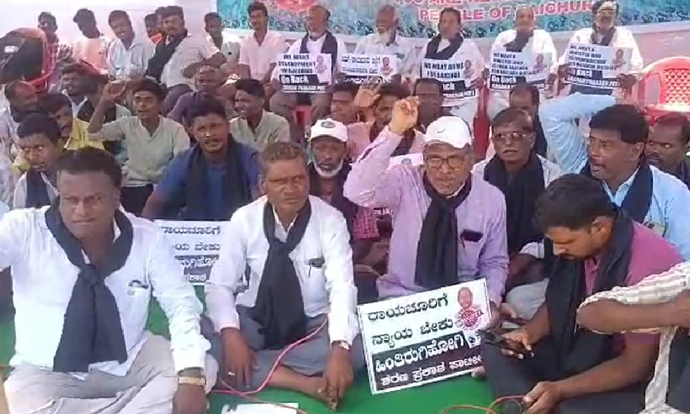 protest against minister dr sharan prakash patil in raichur