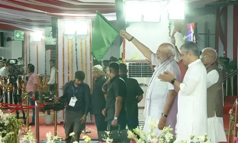 PM Narendra Modi Shows green signal to Vande Bharat express train in Bhopal