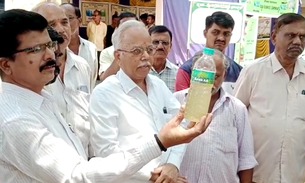 Protest by locals alleging that contaminated water is being supplied to Molakalmuru