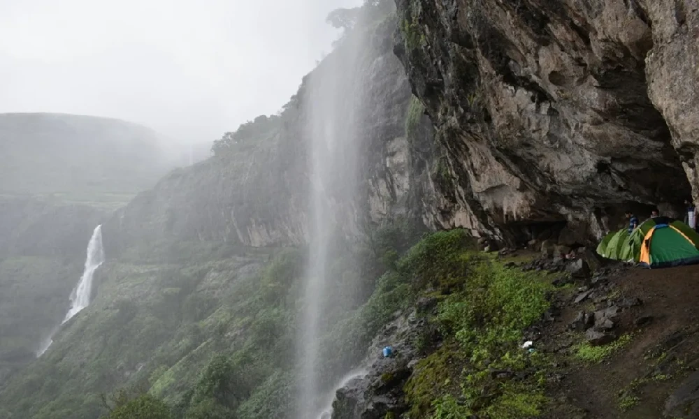 harishandra garh trekking in rain