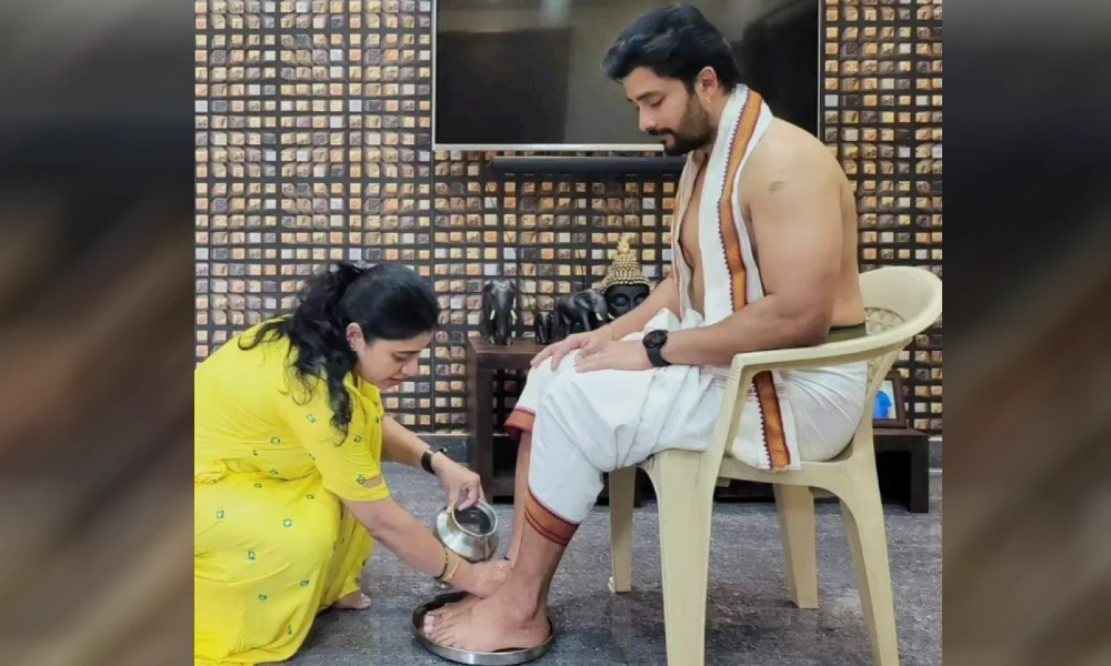 Actor Prems wife performs pada puja