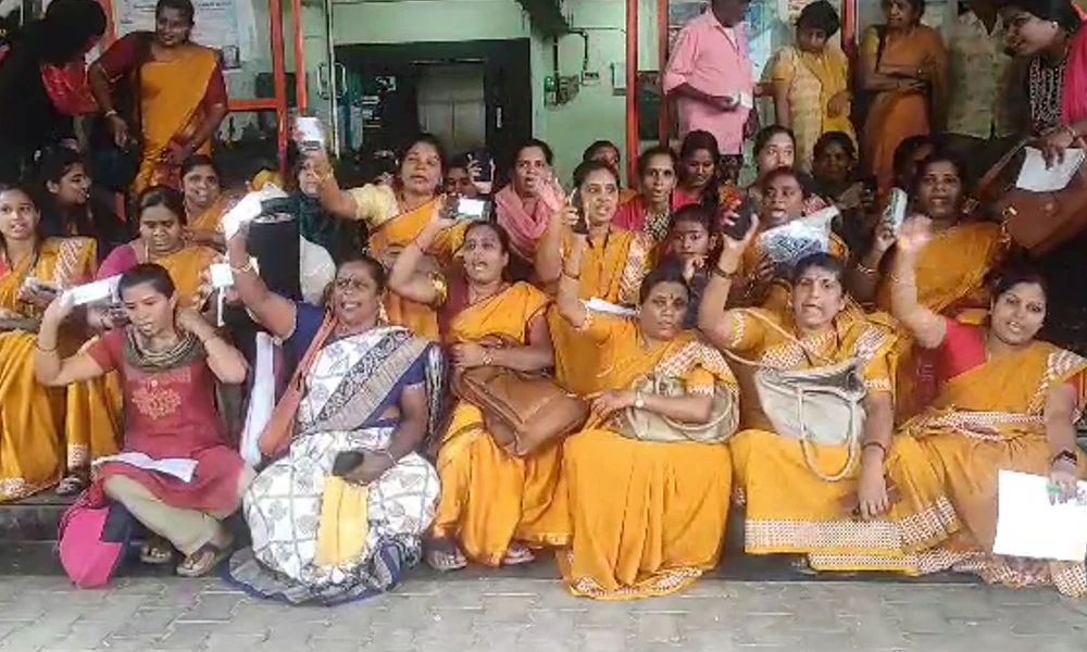 Anganwadi workers protest at NR colony in bangalore
