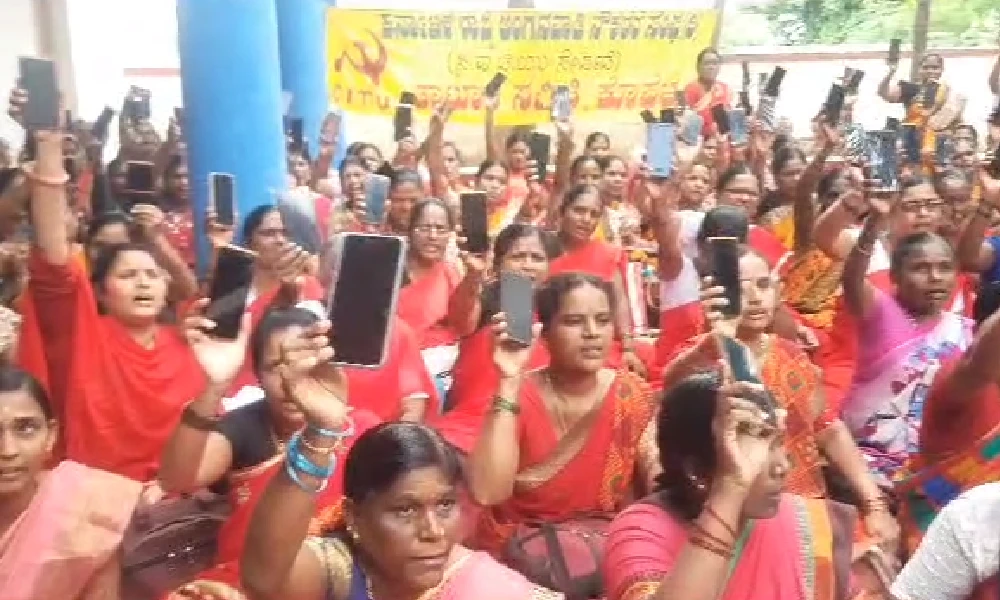 Anganwadi workers protest at koppal