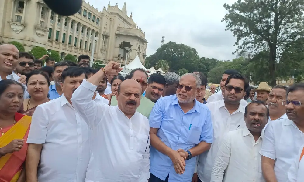 BJP leaders on the way ro Governors office