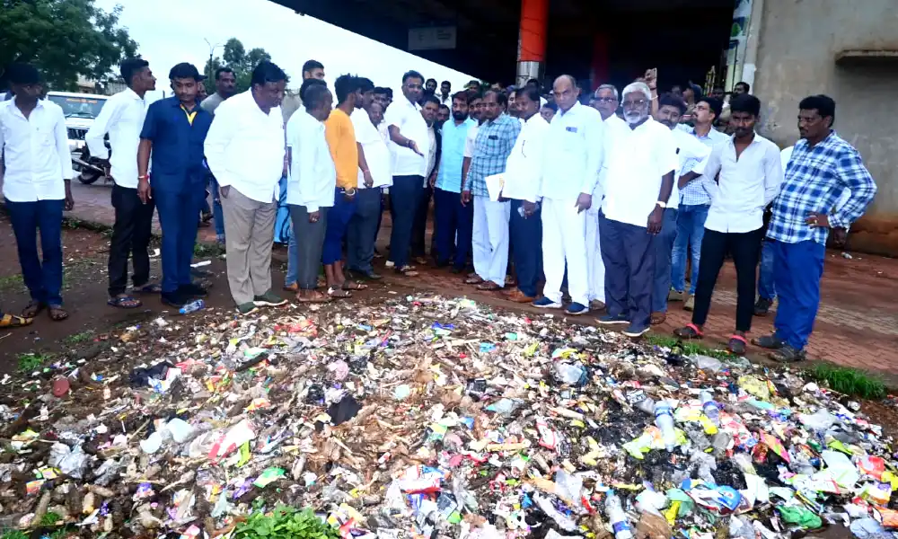 MLA Shailendra Beldale visited and inspected the bus stand at Bidar