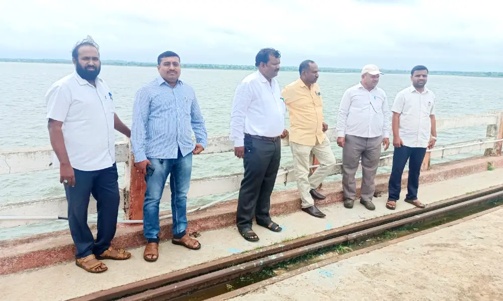 Hulasur Tahsildar suddenly visited and inspected Chulakinala reservoir