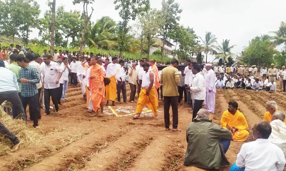 Jain muni Kamkumar Nandi Maharaj cremated