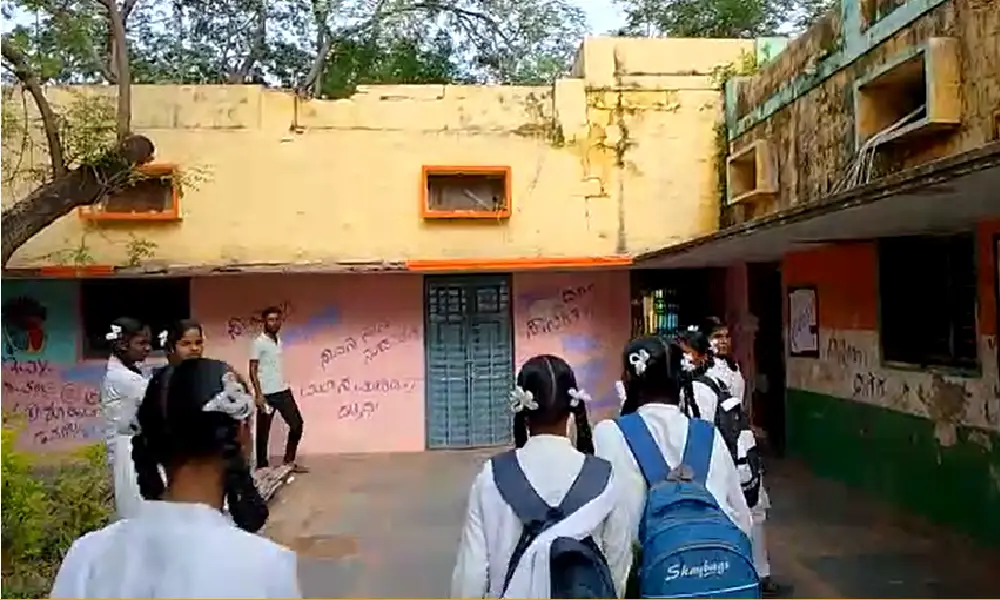 Filthy writings in Kanakagiri College embarasses Girl students