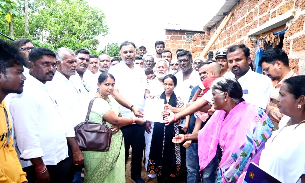 MLA Shailendra Beldale distributed Rs 5 lakh compensation check to the parents at Bidar