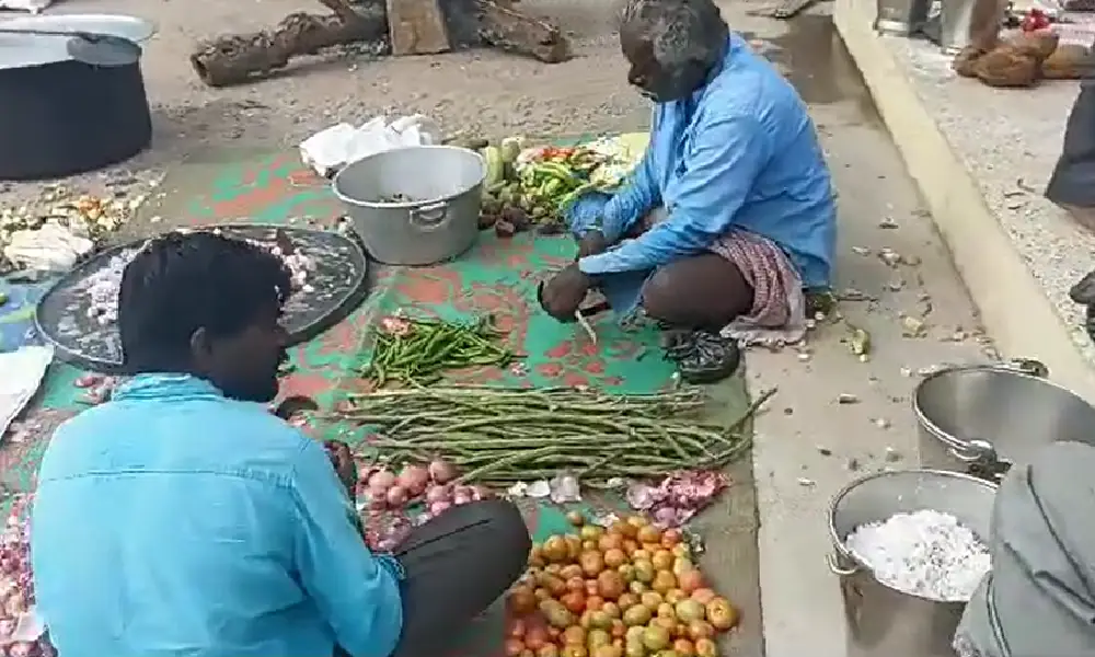 11 day of death ceremony of monkey in Mandya- villagers preparing food