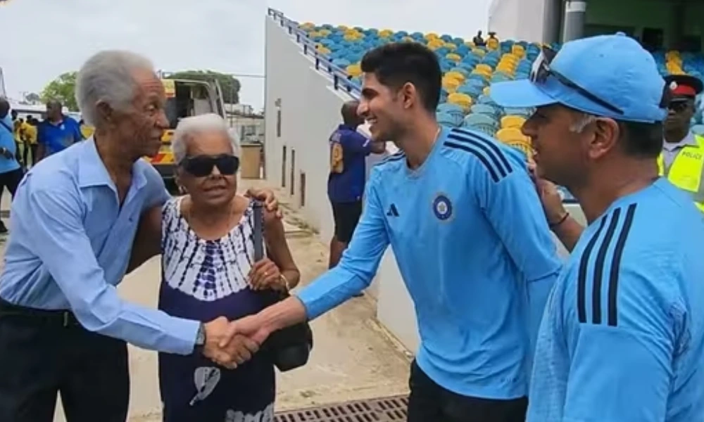 Rahul Dravid (Extreme right) introduced Shubman Gill (second from right) to Gary Sobers and his wife in a cracking manner.(BCCI)