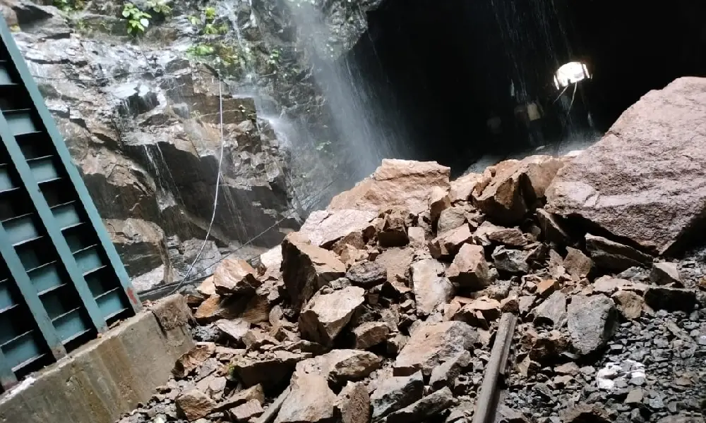 mud and stone collapse on railway track near doodsagar