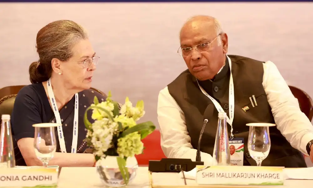 Sonia Gandhi and Mallikarjuna Kharge in UPA Meet
