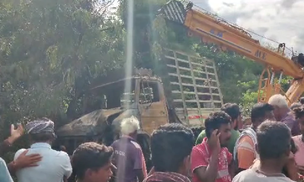 chintamani road accident tempo buried