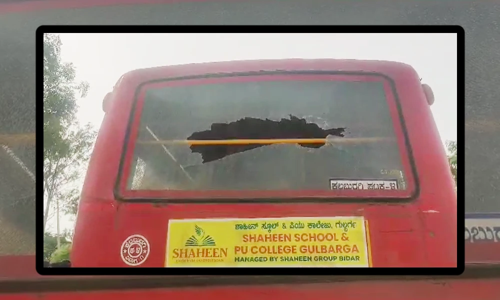 ksrtc bus and students throw stones