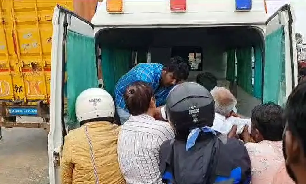 nelamangala road accident and ambulance 