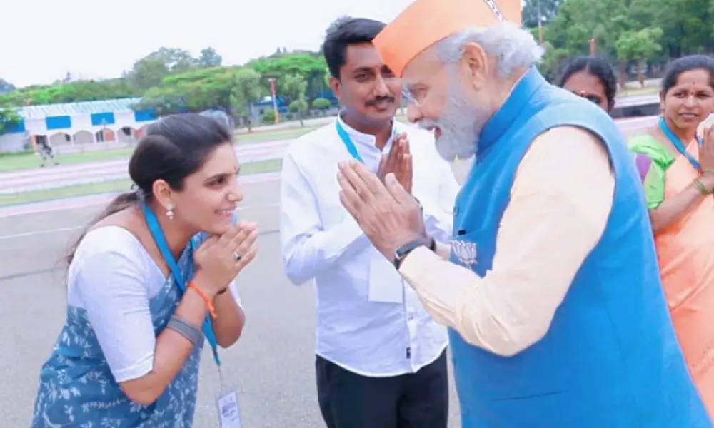 Shakunthala S with Modi