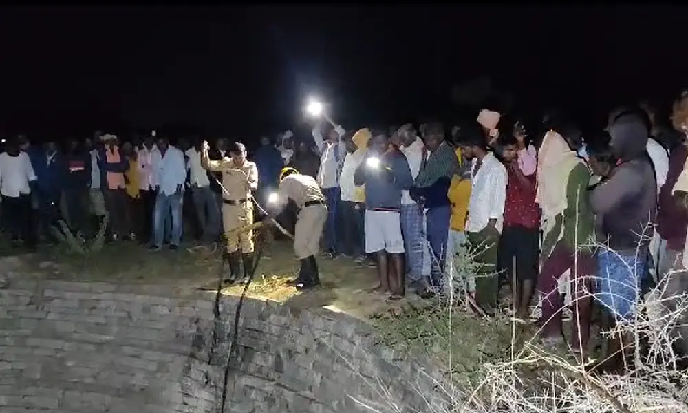 Mother jumps into well with two daughters 