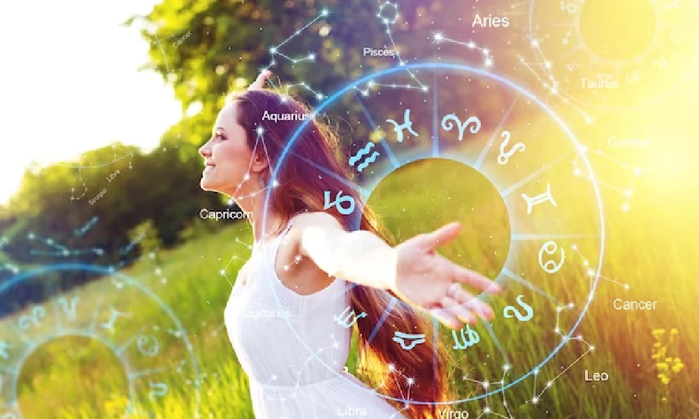 dina bhavishya woman on nature background and very much of happy for Astrology prediction 2023 august 19
