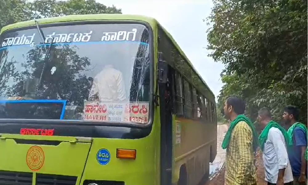 Malalagam villagers chase bus for not stopping 