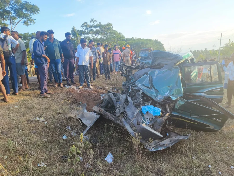 Car accident at Kanakapura