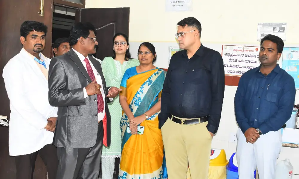 District In charge Secretary Manoj Jain visited and inspected Yadgiri District Hospital Medical College and Hostel