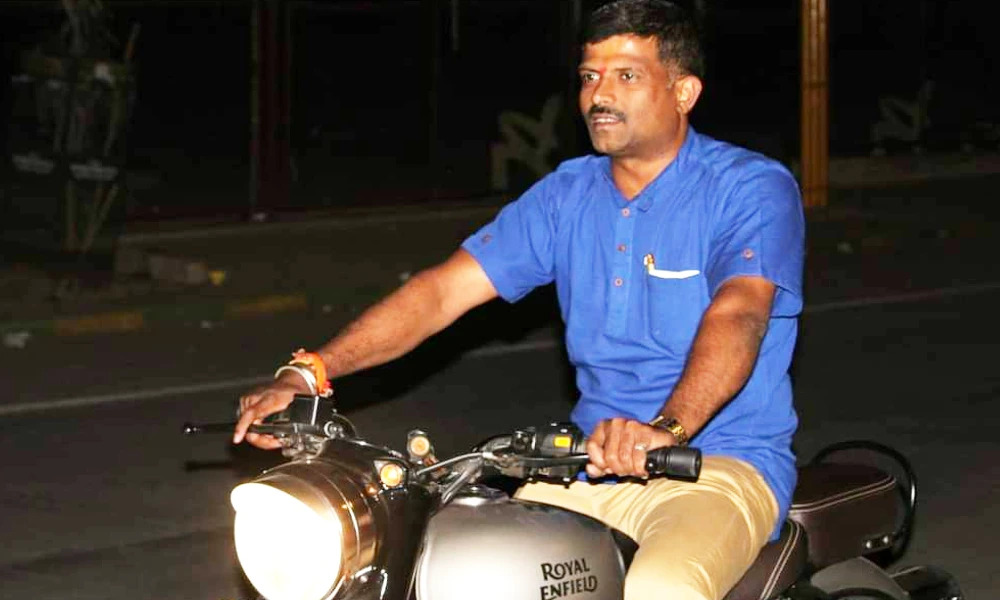 Hindu Jagarana Vedike activist satish riding bike