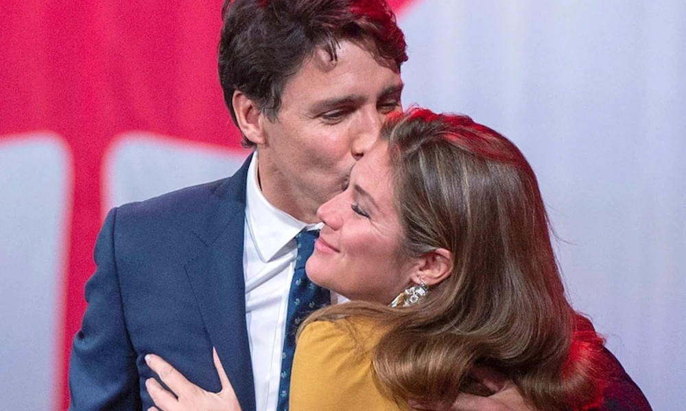 Justin Trudeau kissing his wife Sophie