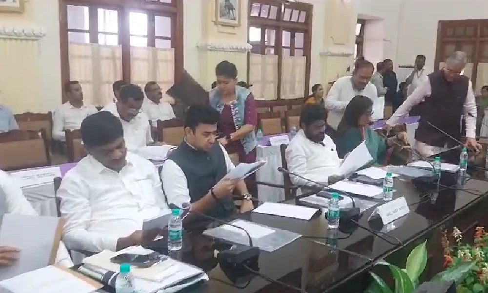 Karnataka All Party Meeting at vidhanasoudha and MP Tejaswi surya DK Suresh and Sumalata Ambarish