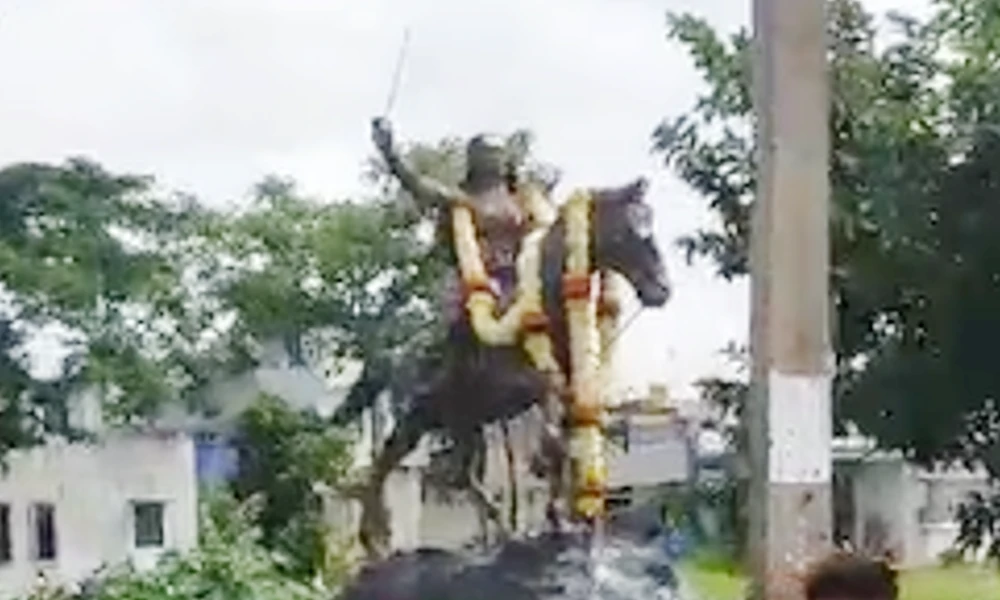 Rani Chennamma statue at Belagavi