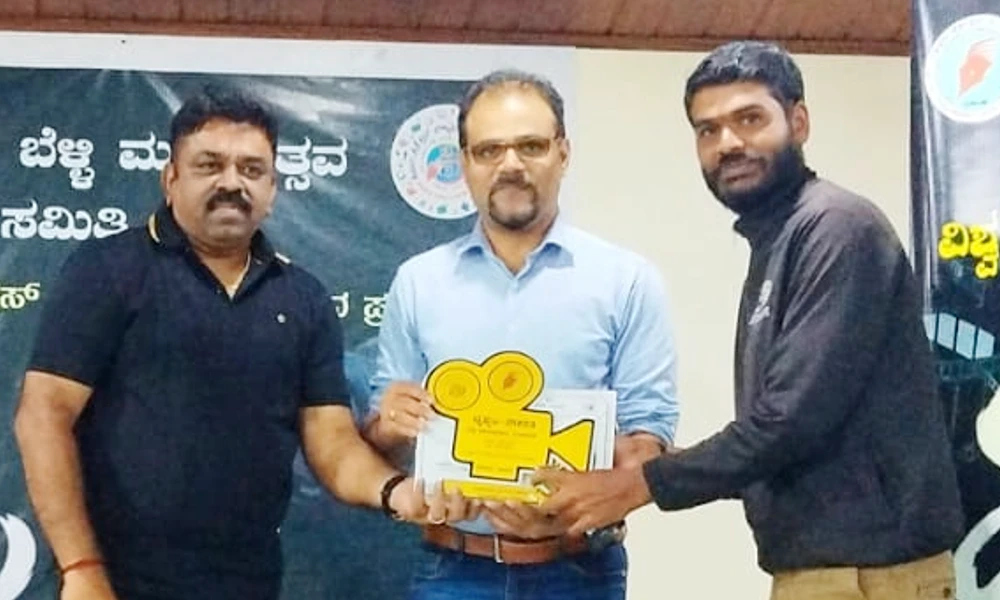 Vistara News cameraman Manoj conferred with award