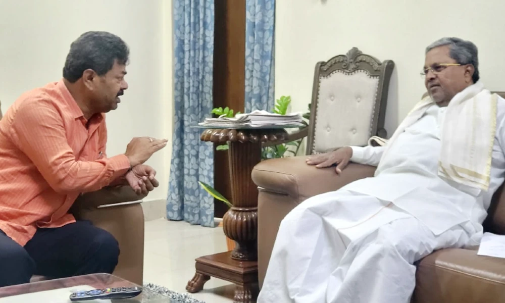 MP Renukacharya meets CM siddaramaiah