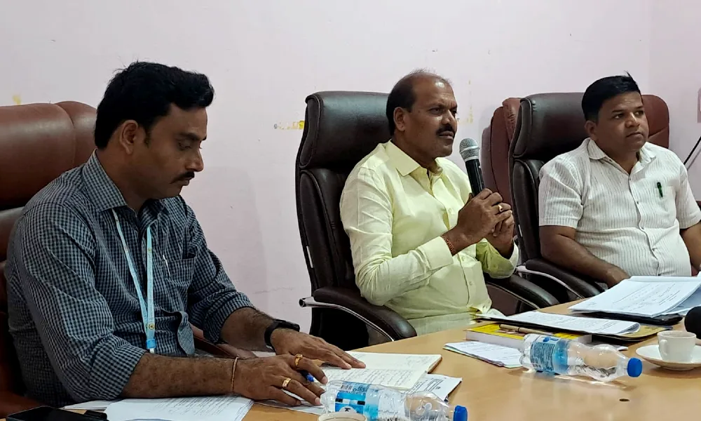 Meeting by Hagaribommanahalli MLA K Nemraj Naik at Vijayanagara