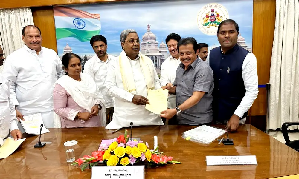 Minister Jameer Ahmed requested the CM to announce a special package for comprehensive development of Vijayanagara district