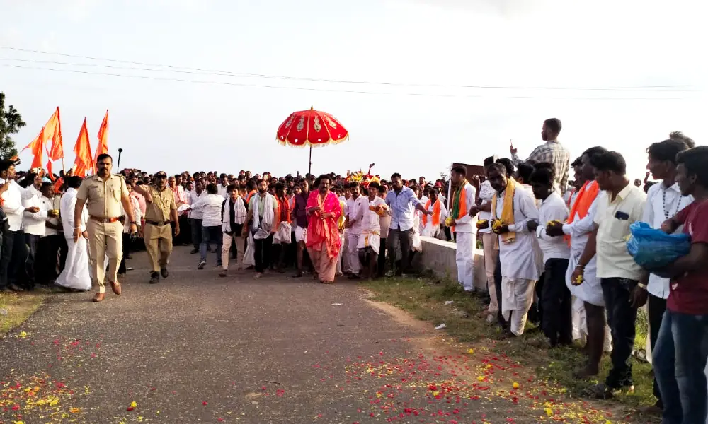 Parampara Yatra of Dr Gangadhar Sri reached Abbetumkur paadagatte at Yadgiri