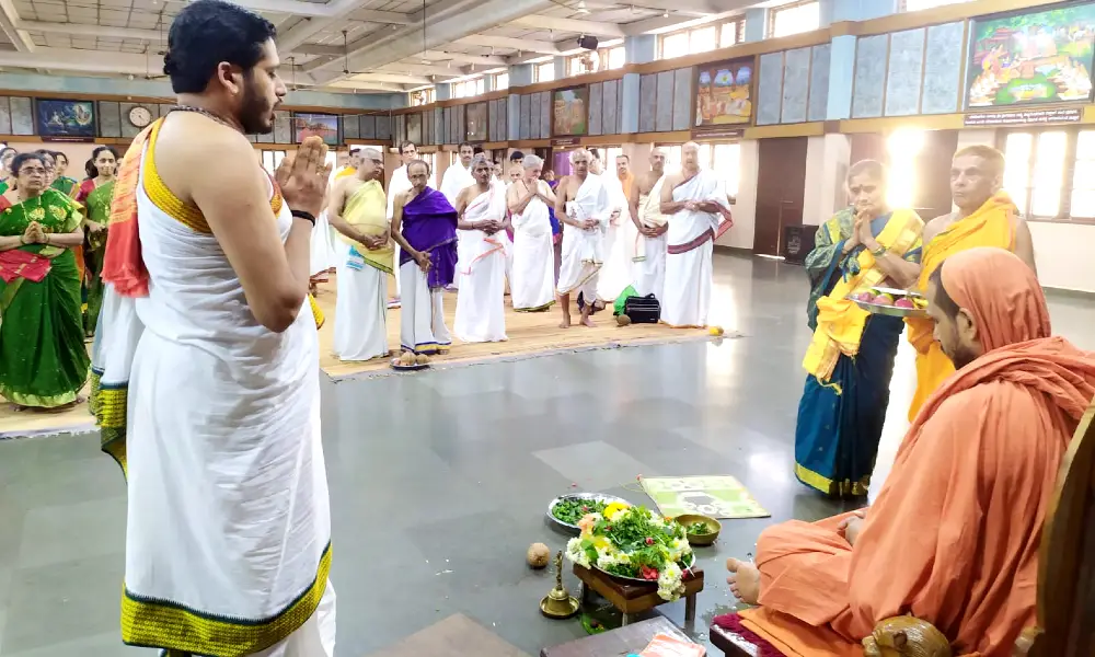 Shri Gangadharendra Saraswati Swamiji gave a pravachan in the chaturmasya vrata program