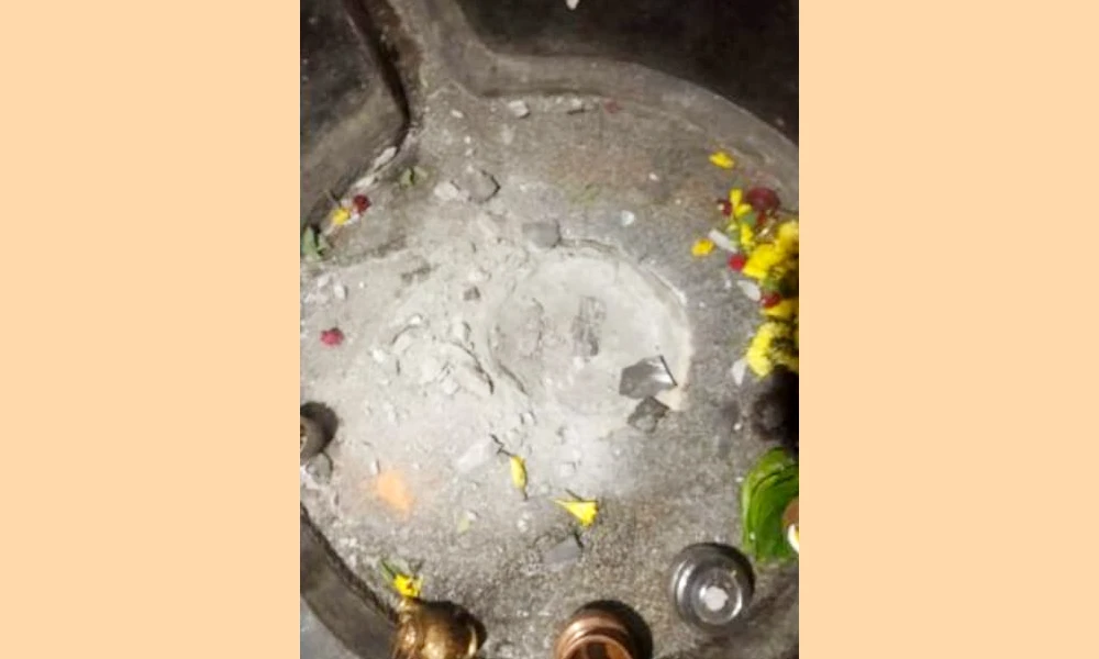 Thieves stole Shivalinga from Vani Veerabhadreshwara temple in Gangavathi