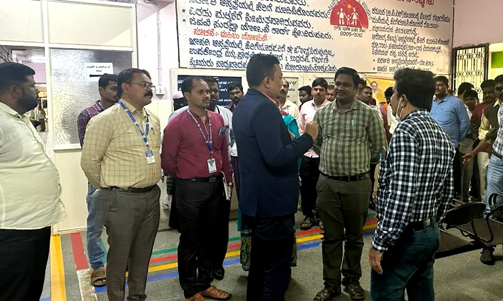 Vijayanagara New DC MS Diwakar visited and inspected Harpanahalli Public Hospital