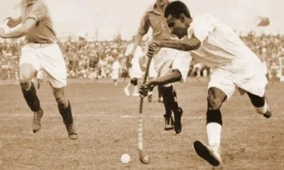 major dhyan chand playing hockey