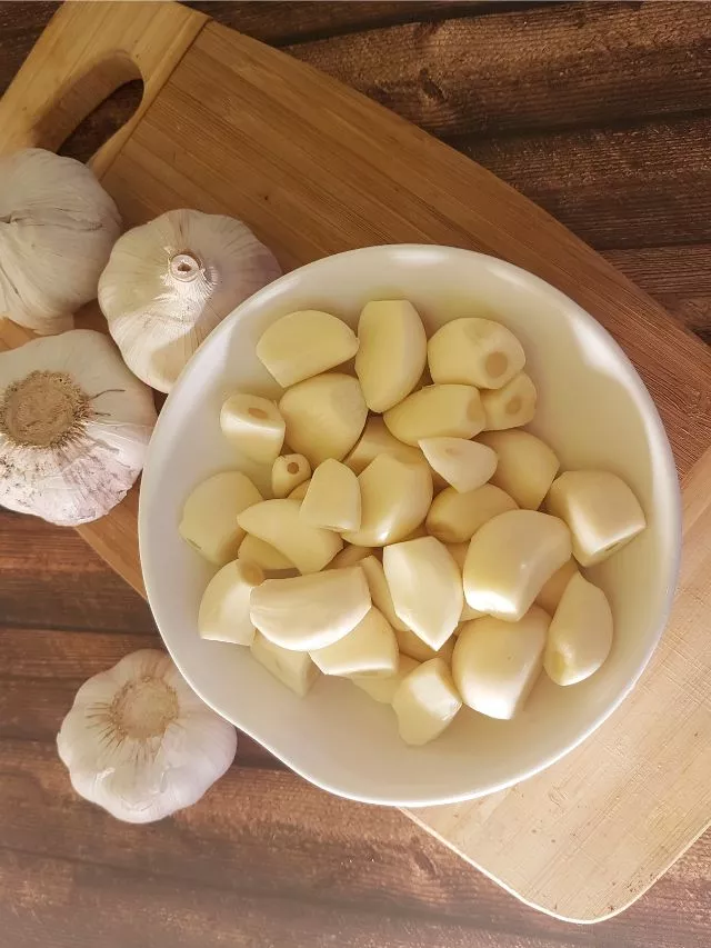 Raw Garlic Benefits: 9 Benefits Of Eating Raw Garlic In Empty Stomach