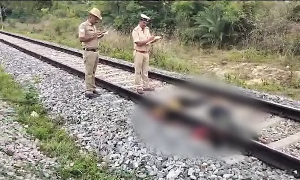 Lovers end life on railway track