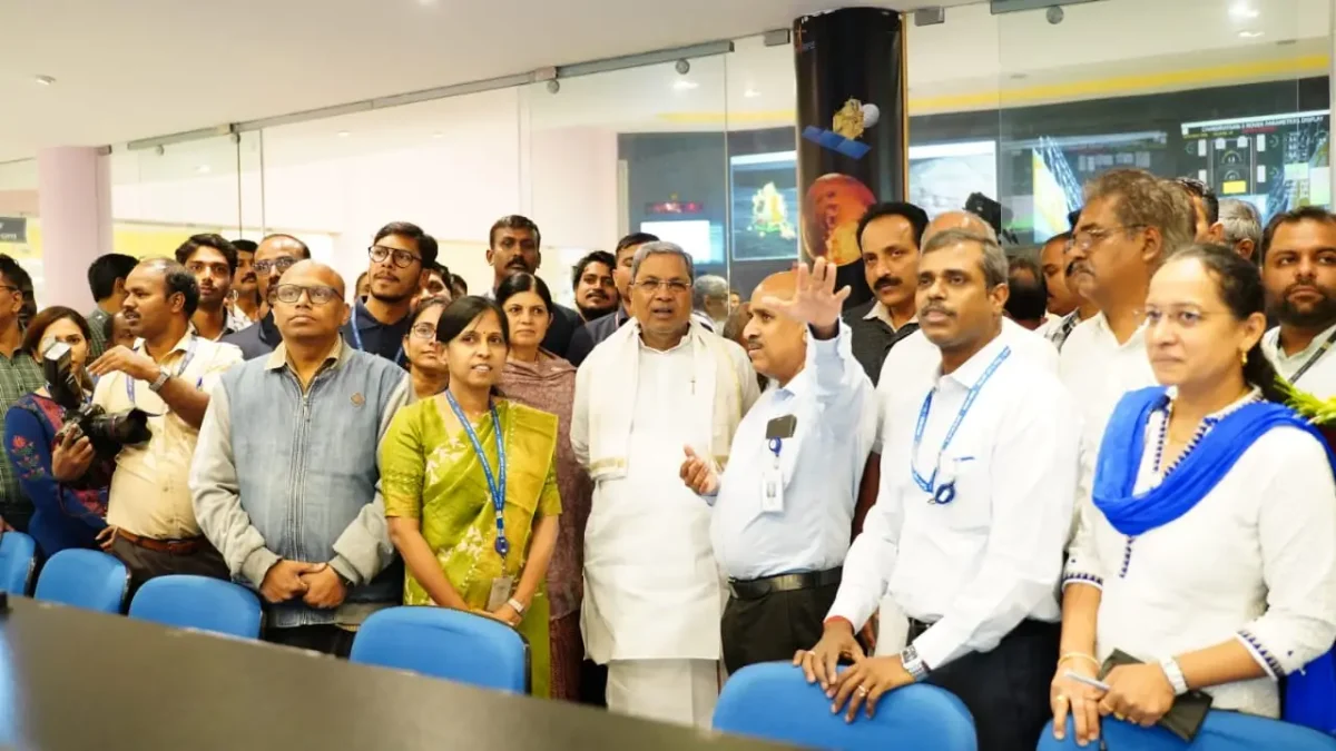 CM Siddaramaiah at isro office