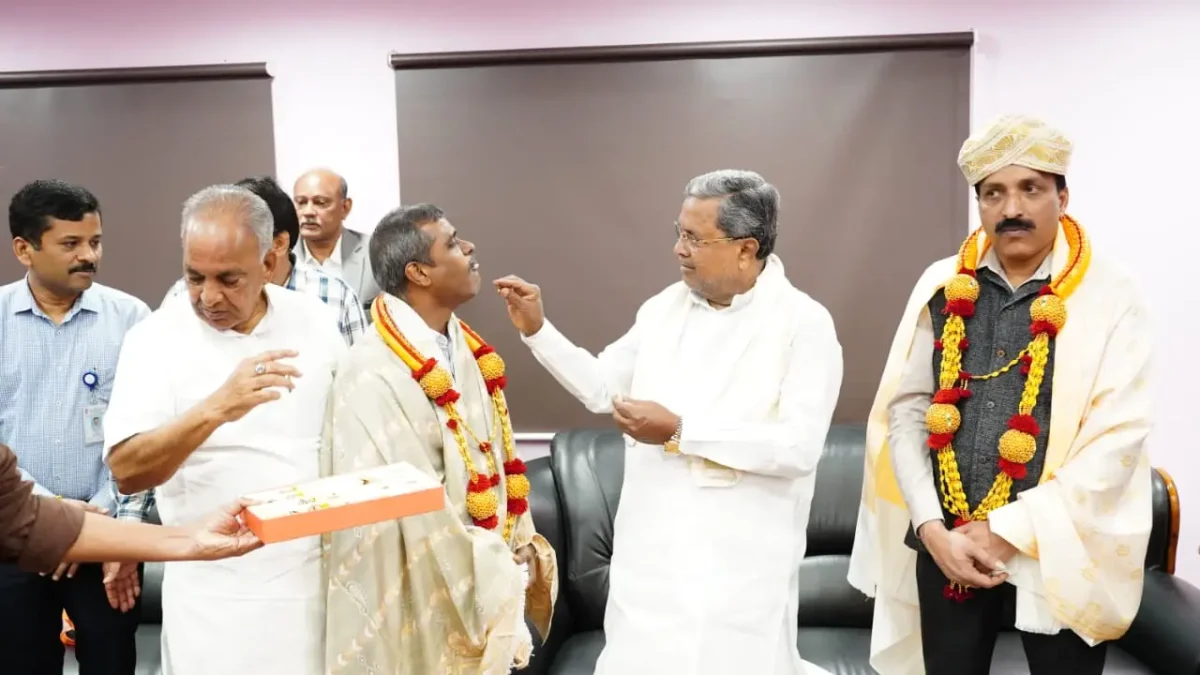 CM Siddaramaiah at ISRO office