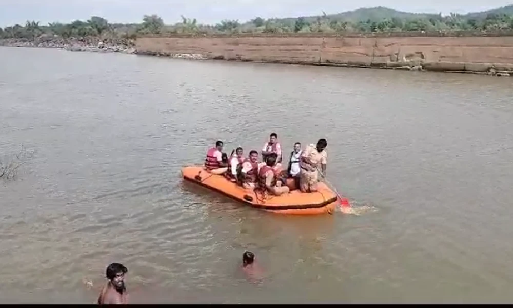 Youth drowns in Gajanur dam Operation by fire brigade personnel