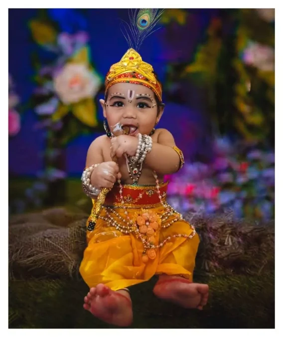 A mini dhoti-shalya that portrays little children as Krishna