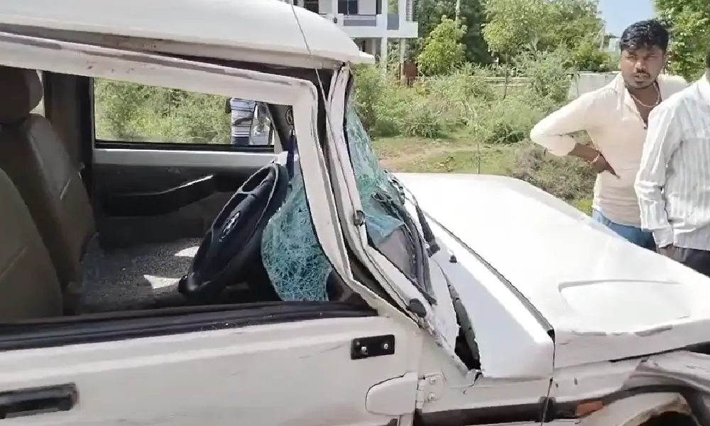 Road accident kills two in jamakhandi