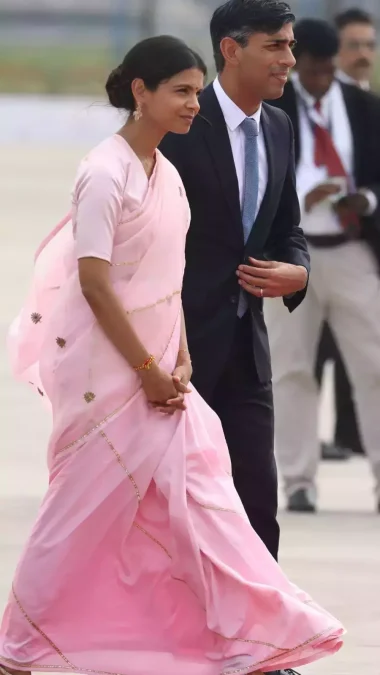 Akshata Murthy wear pink saree
