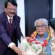 Dr BT Rudresh felicitates Prof CNR Rao
