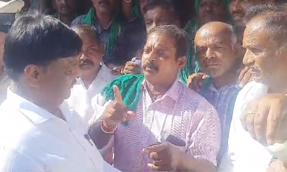 HC Mahadevappa talks with farmers